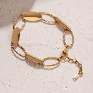 NEW 18k Gold Unique Chain Bracelet